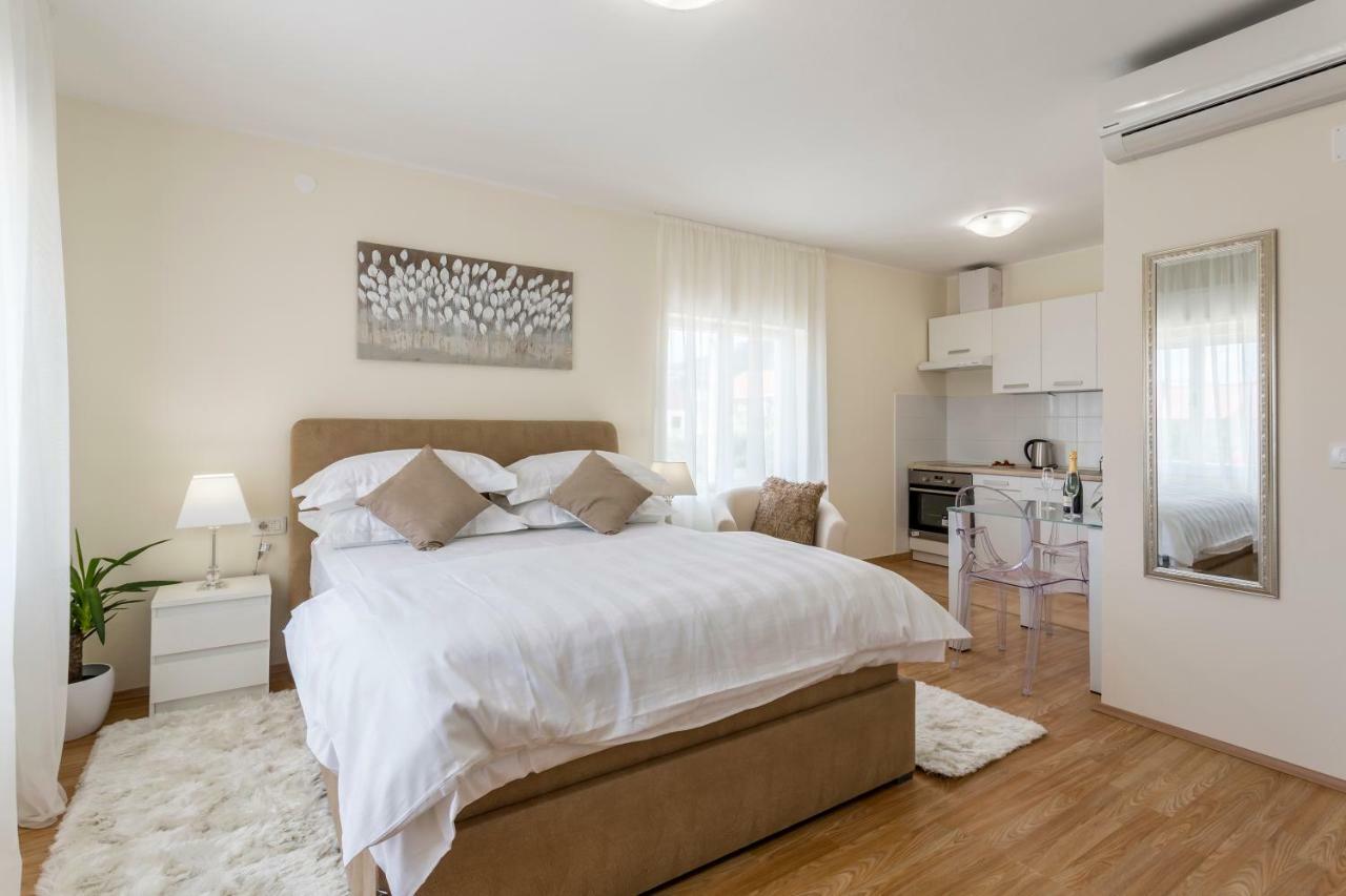 Mise Luxury Apartments Каштела Екстер'єр фото