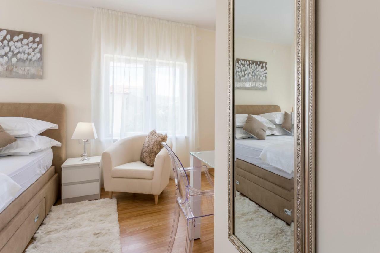 Mise Luxury Apartments Каштела Екстер'єр фото