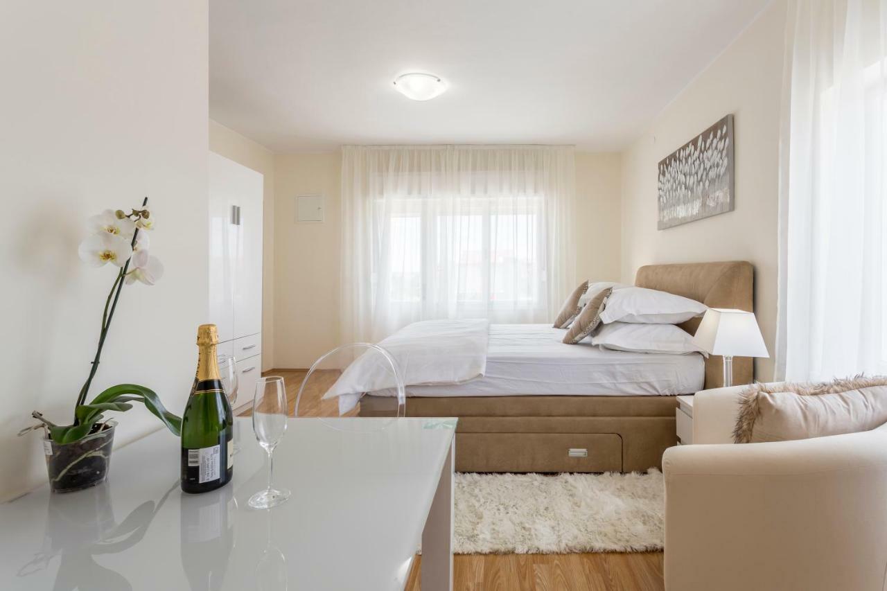 Mise Luxury Apartments Каштела Екстер'єр фото