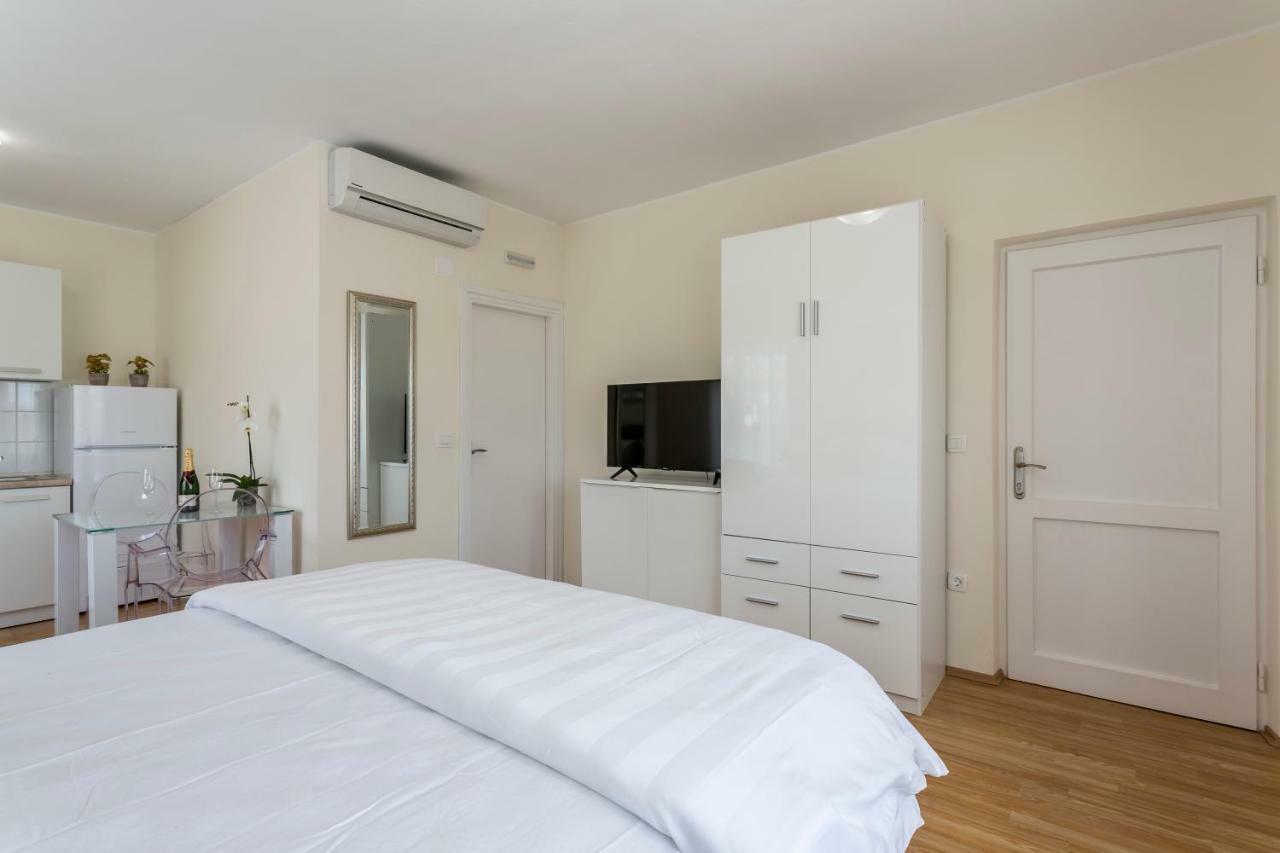 Mise Luxury Apartments Каштела Екстер'єр фото