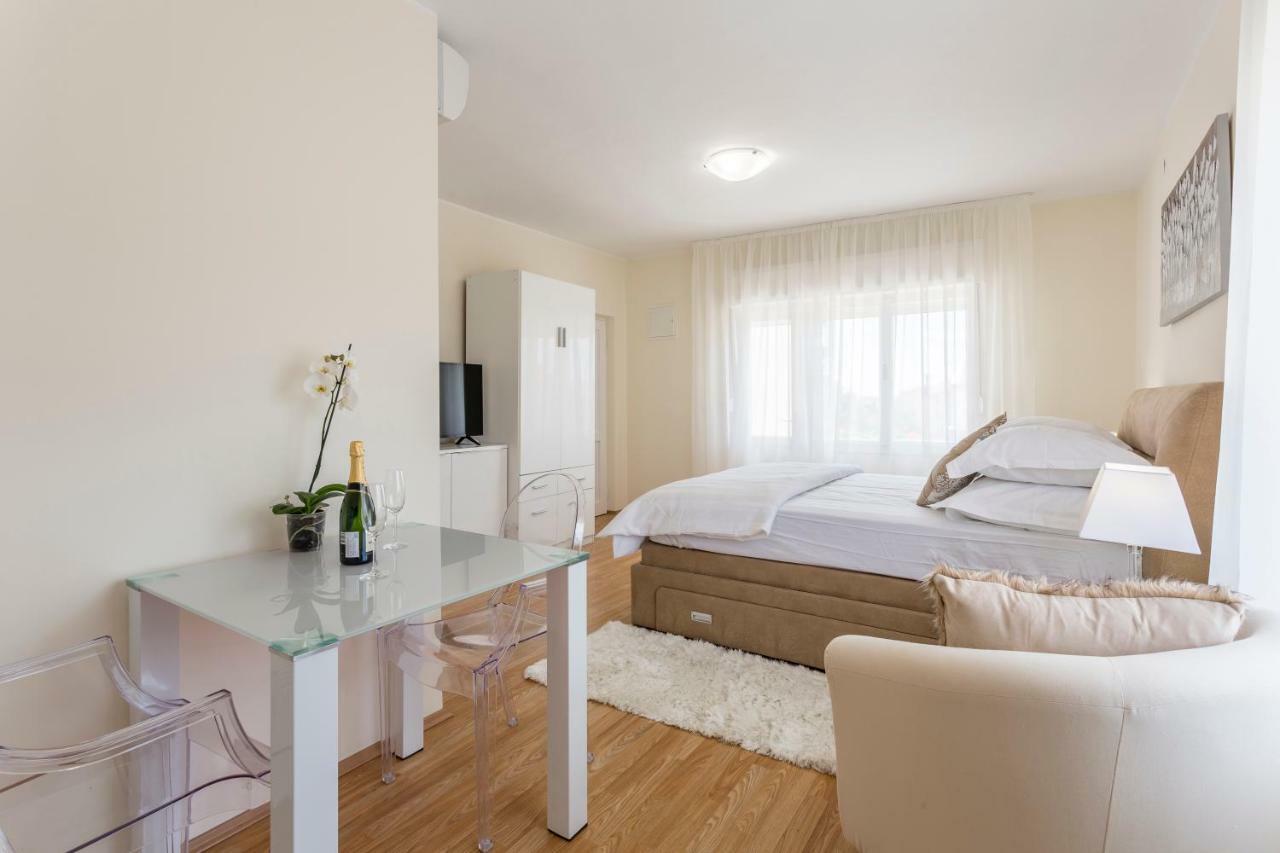 Mise Luxury Apartments Каштела Екстер'єр фото