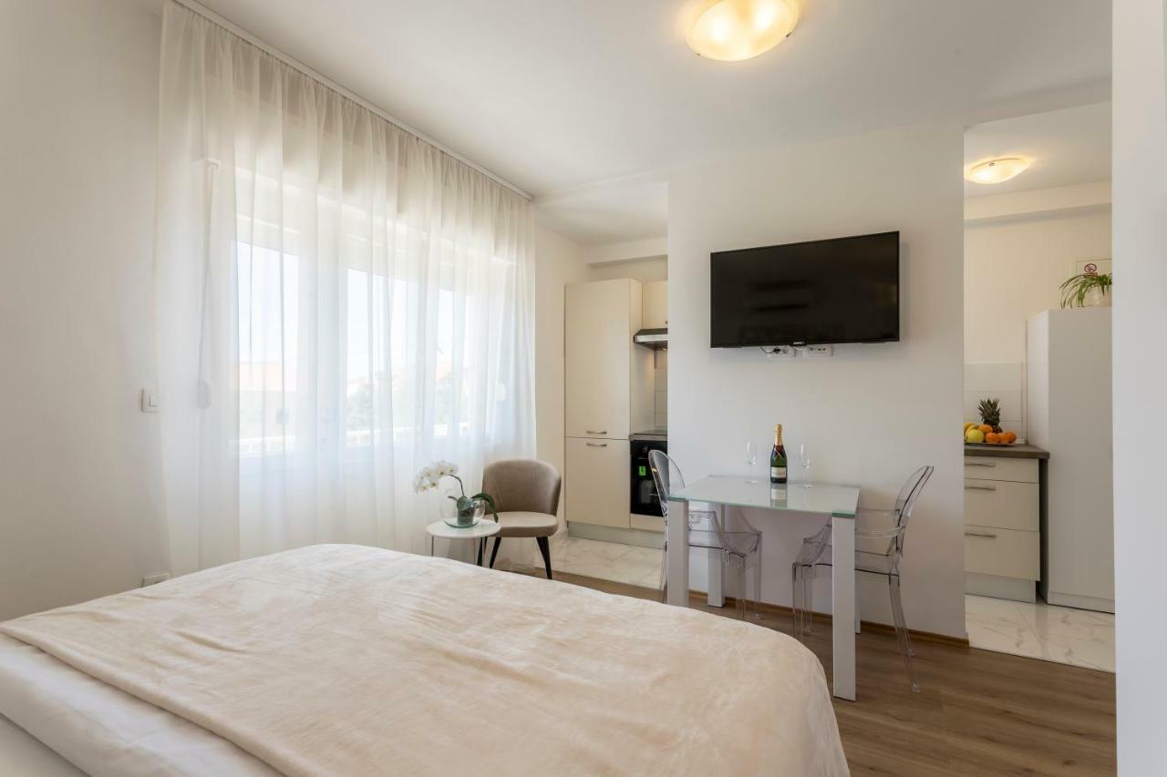Mise Luxury Apartments Каштела Екстер'єр фото