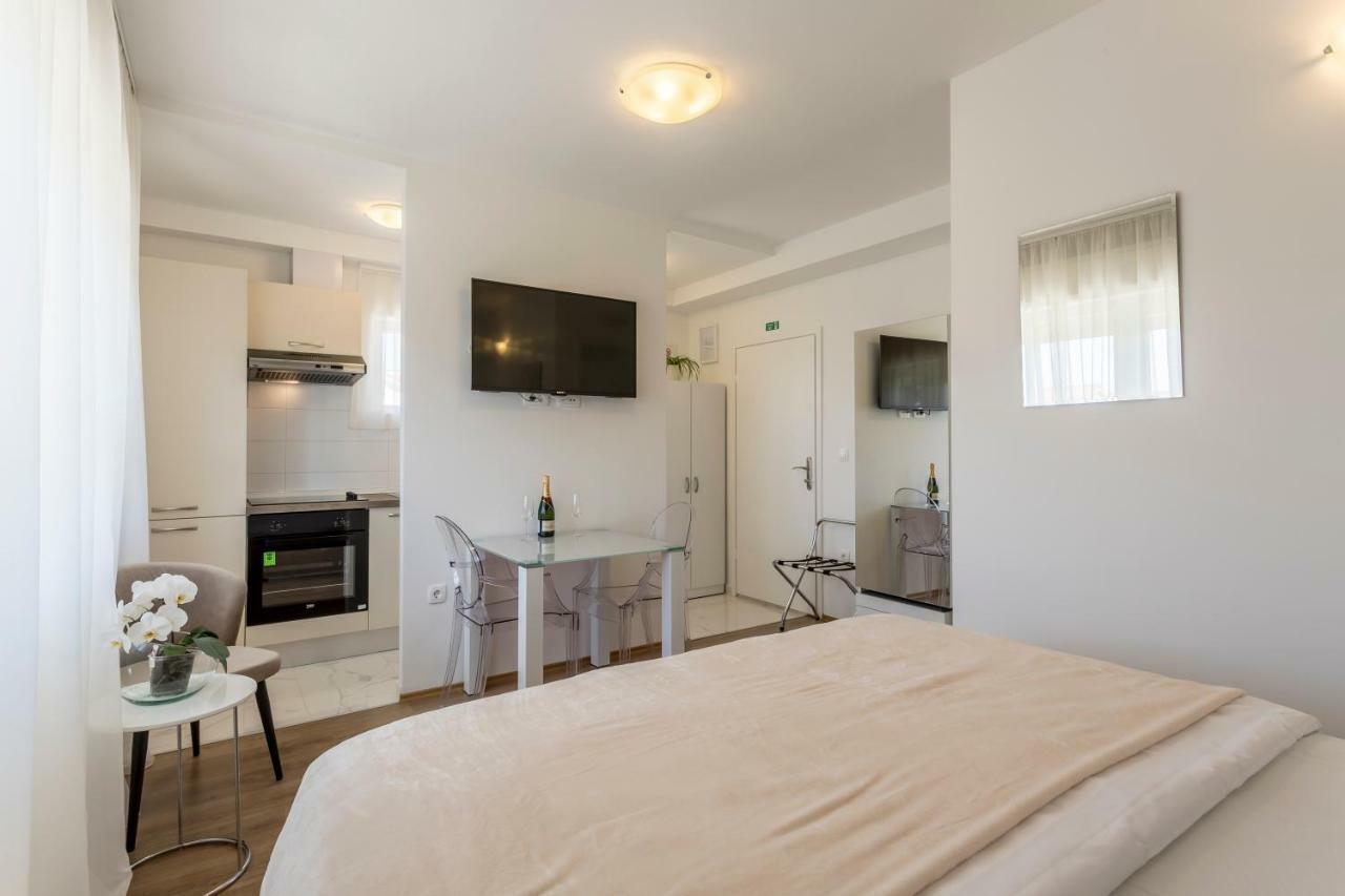 Mise Luxury Apartments Каштела Екстер'єр фото