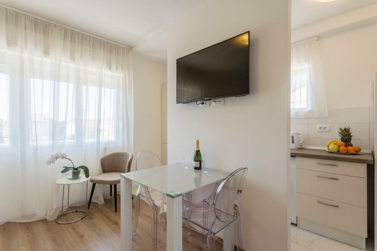 Mise Luxury Apartments Каштела Екстер'єр фото